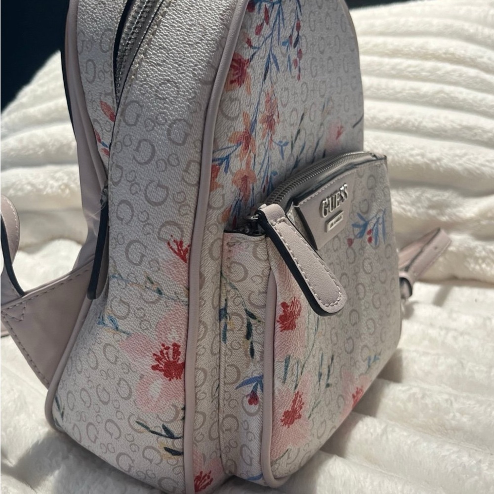 Guess Floral Patterned White Mini-Backpack - image 3